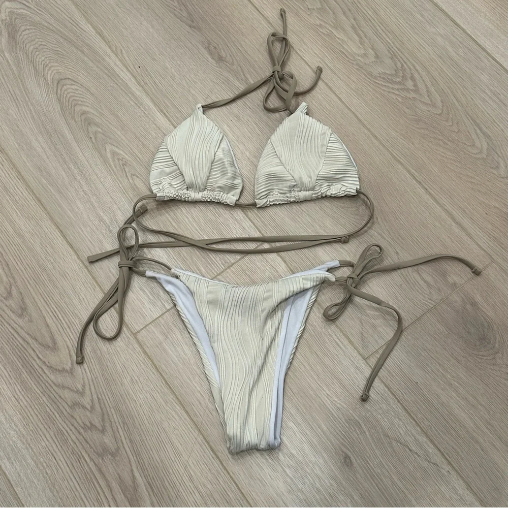 EUC Textured Bikini Set - Picture 2 of 6